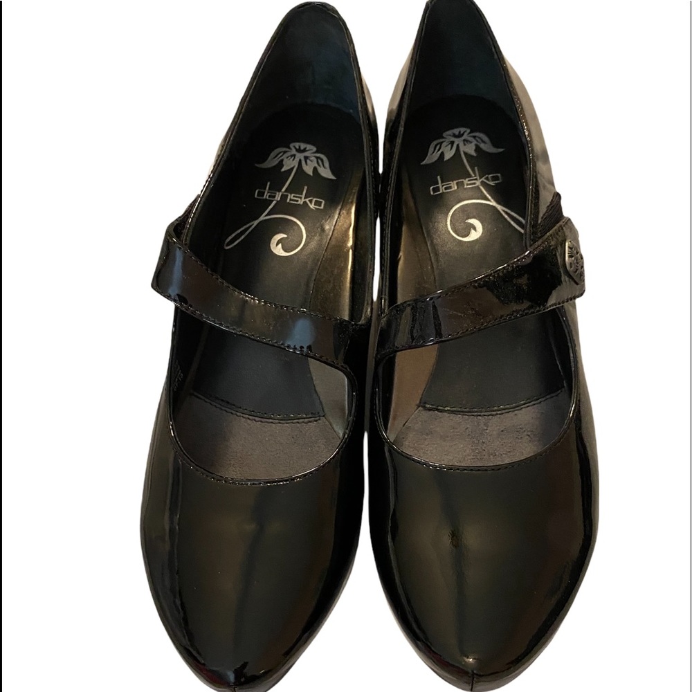 Dansko Sz 9 - Perfect for those on your feet frequently!!